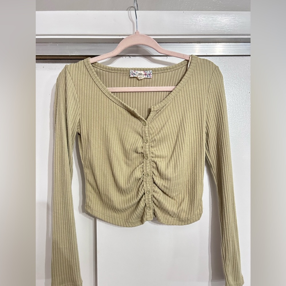 Sort long sleeve with buttons down the front